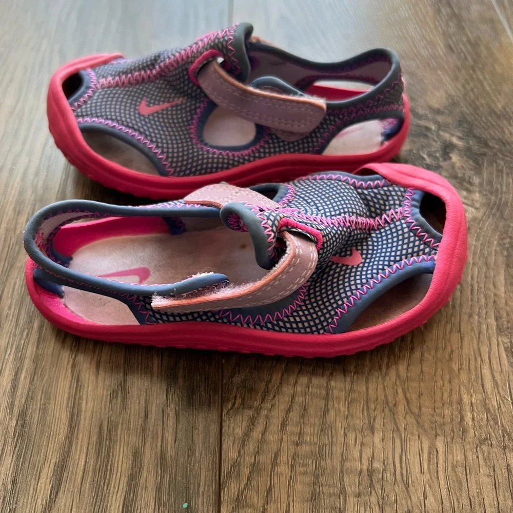 Nike sandals pink